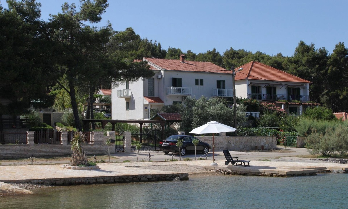 Pasman Apartment | One bedroom apartment near beach Pašman (A-8219-b)