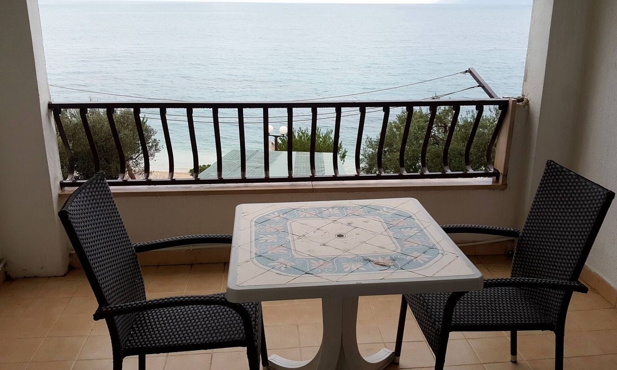 Tucepi Apartment | One bedroom apartment near beach Tučepi, Makarska (A-2699-b)