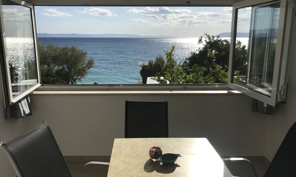 Tucepi Apartment | One bedroom apartment near beach Tučepi, Makarska (A-2699-d)