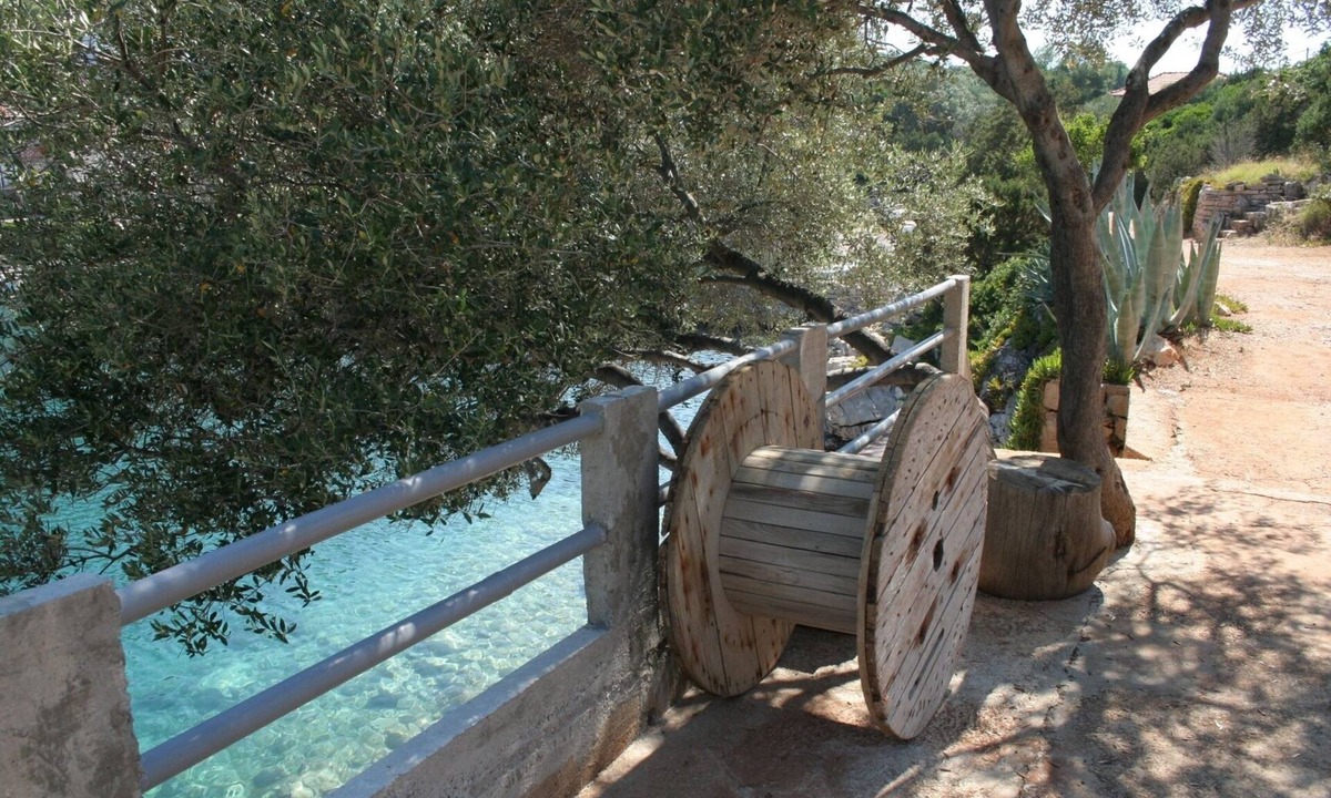 Pokrivenik Apartment | One bedroom apartment near beach Cove Zarace (Gdinj), Hvar (A-4598-d)