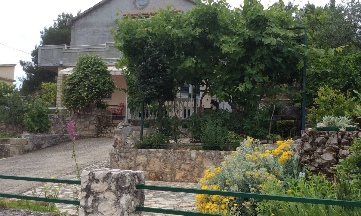Marina Apartment | One bedroom apartment with terrace Marina, Trogir (A-17109-a)