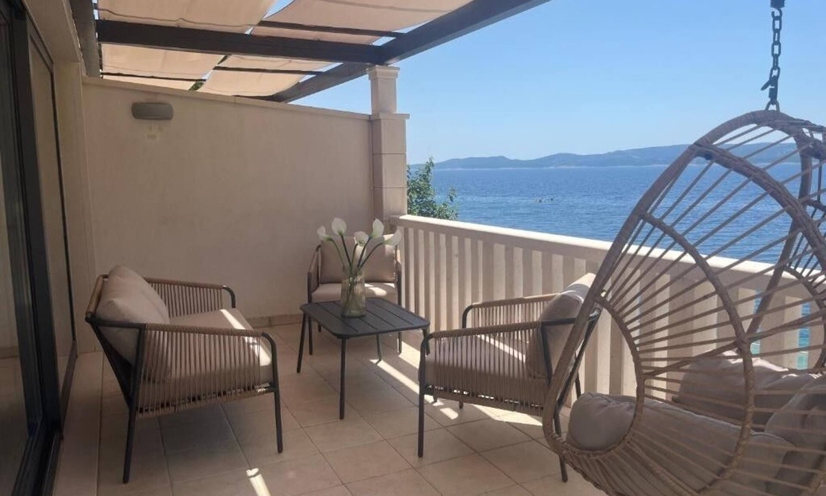 Medici Apartment | One bedroom apartment with a swimming pool by the beach Medići, Omiš (A-25214-a)