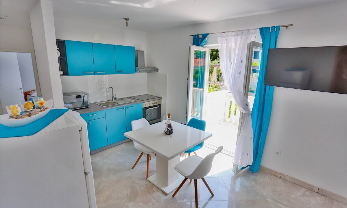Sutivan Apartment | One bedroom apartment with balcony Sutivan, Brač (A-752-a)