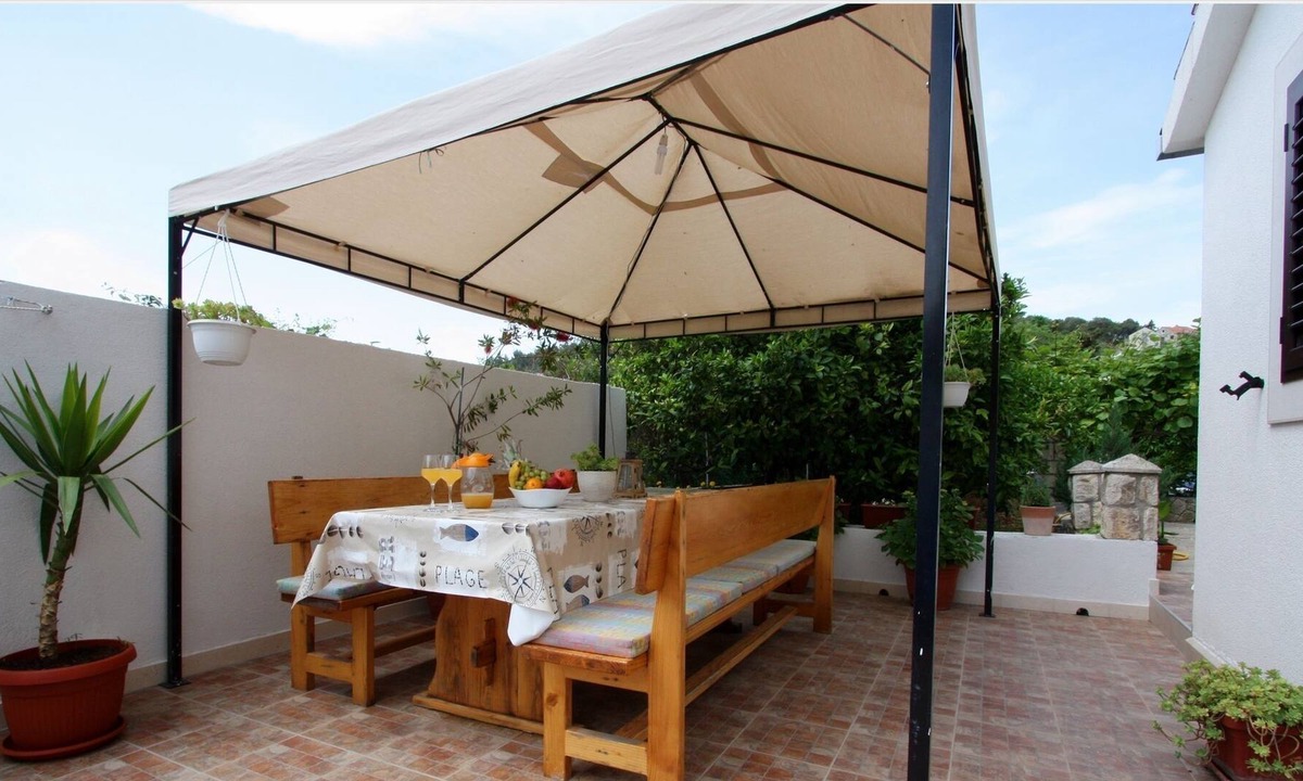 Sutivan Apartment | One bedroom apartment with terrace Sutivan, Brač (A-2842-h)