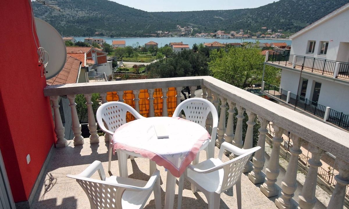 Vinisce Apartment | One bedroom apartment with terrace and sea view Vinišće, Trogir (A-4886-d)