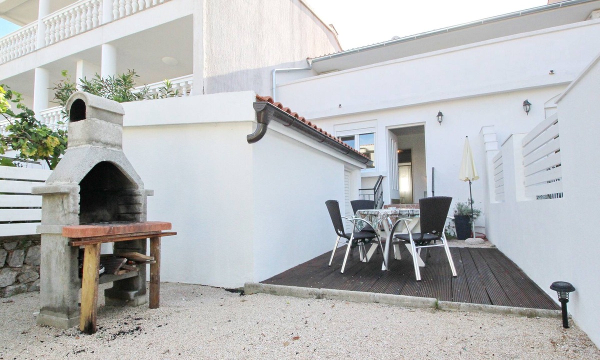 Baska Apartment | One bedroom apartment with terrace Baška, Krk (A-19215-b)