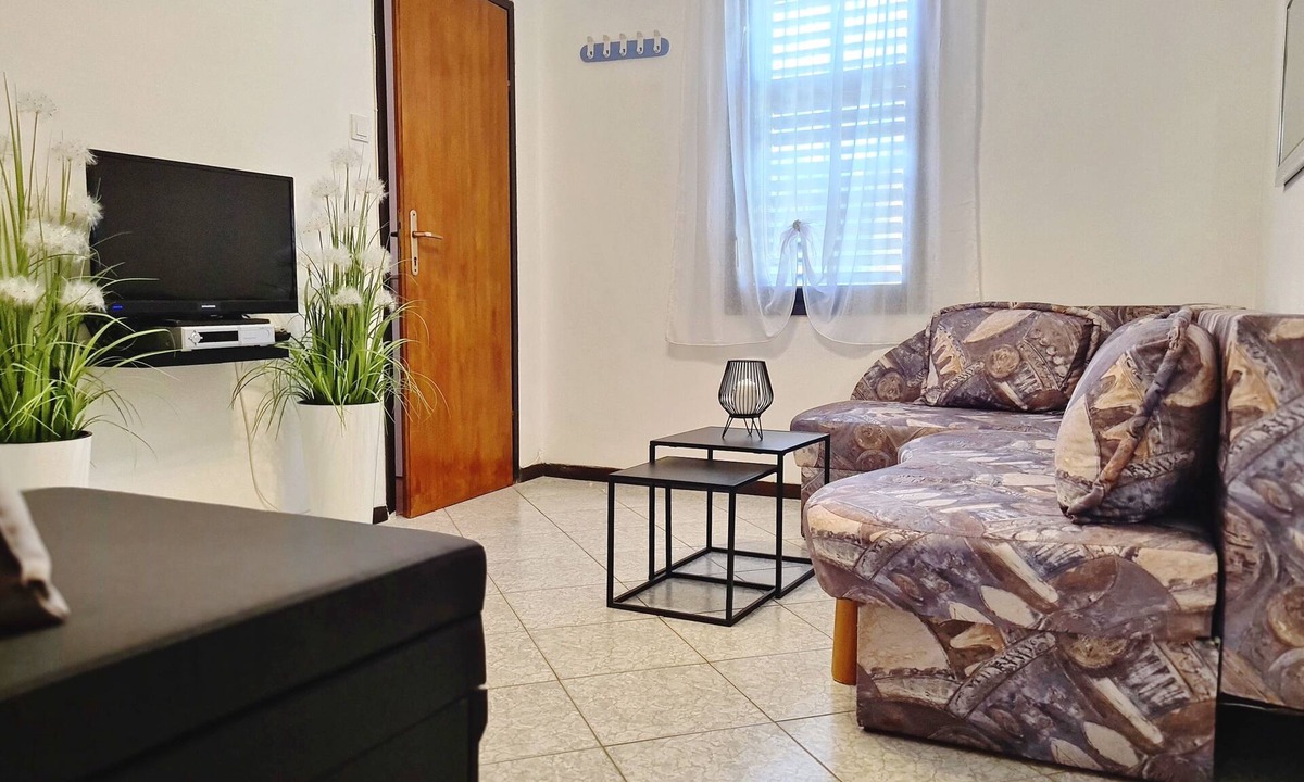 Baska Apartment | One bedroom apartment with balcony and sea view Baška, Krk (A-22600-c)