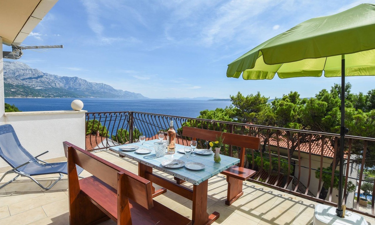 Marusici Apartment | One bedroom apartment with terrace and sea view Marušići, Omiš (A-10012-a)