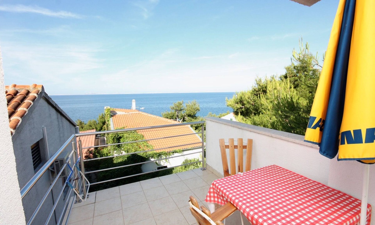Susica Apartment | One bedroom apartment with terrace and sea view Murter (A-5078-a)