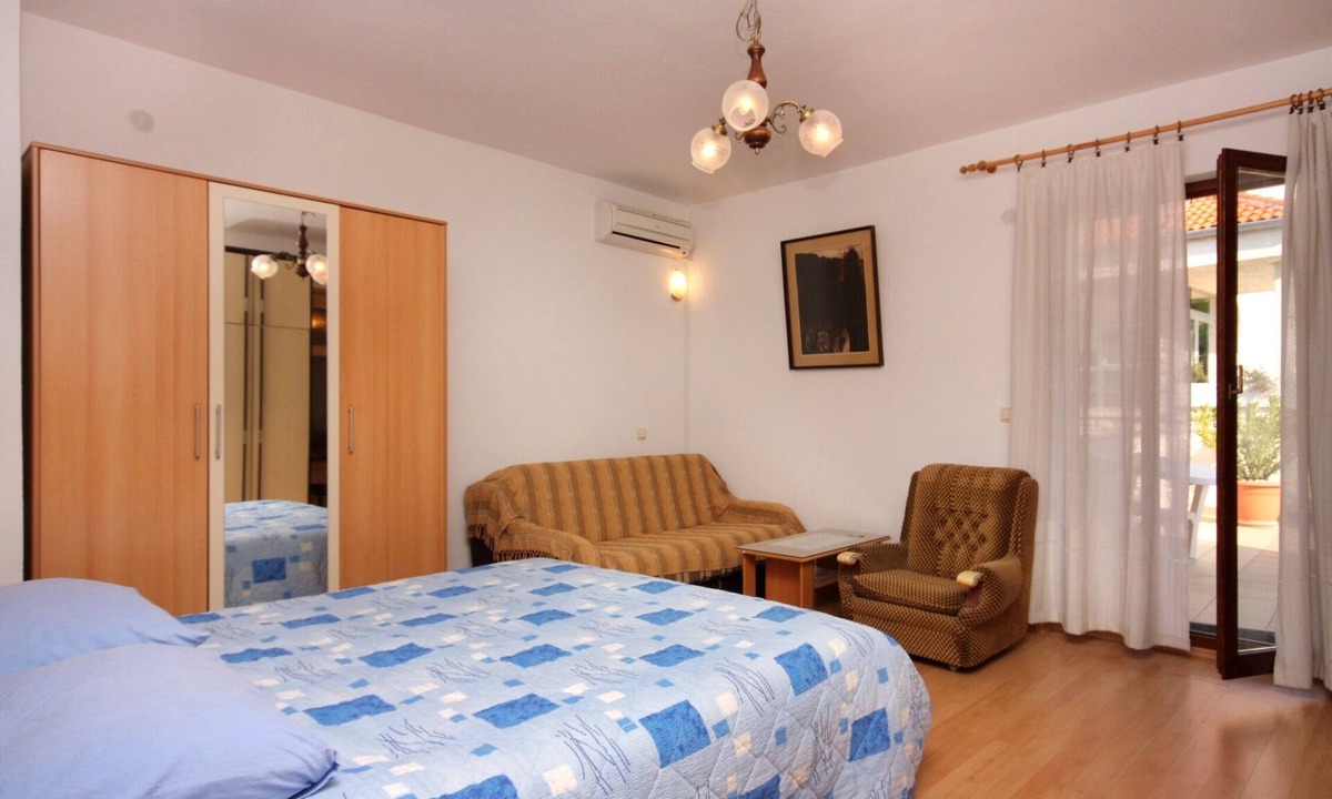Vrbnik Apartment | One bedroom apartment with terrace Vrbnik, Krk (A-5301-b)