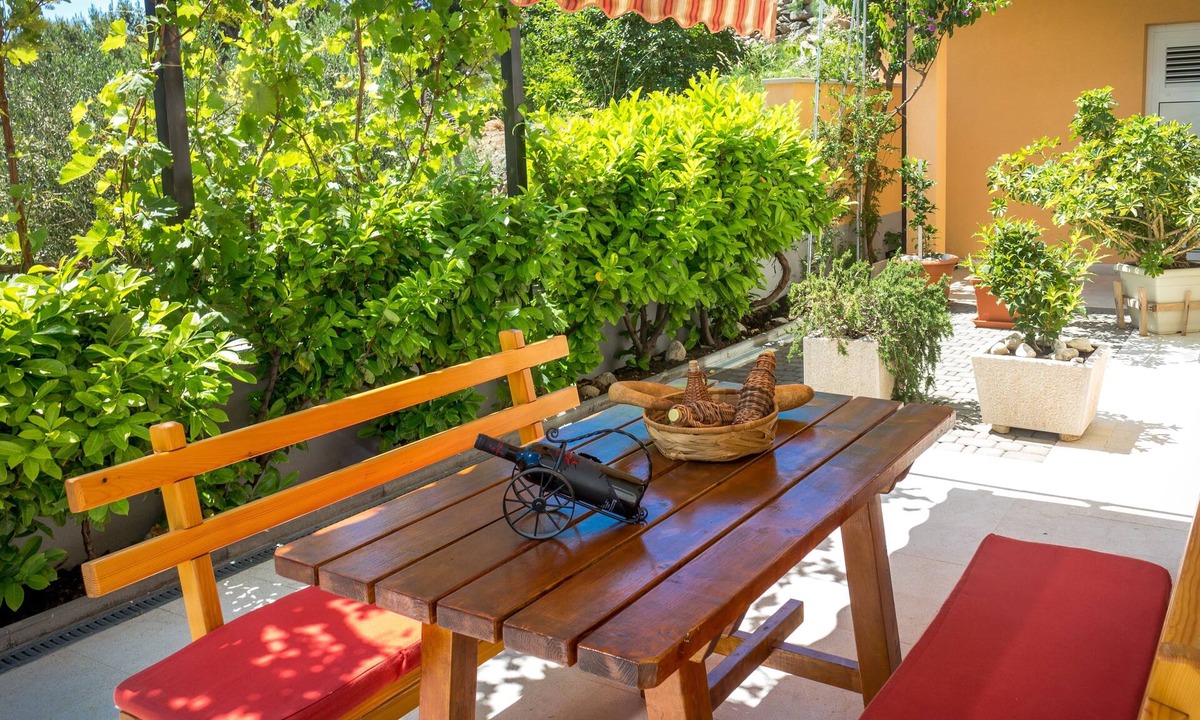 Brela Apartment | One bedroom apartment with terrace Brela, Makarska (A-13118-a)