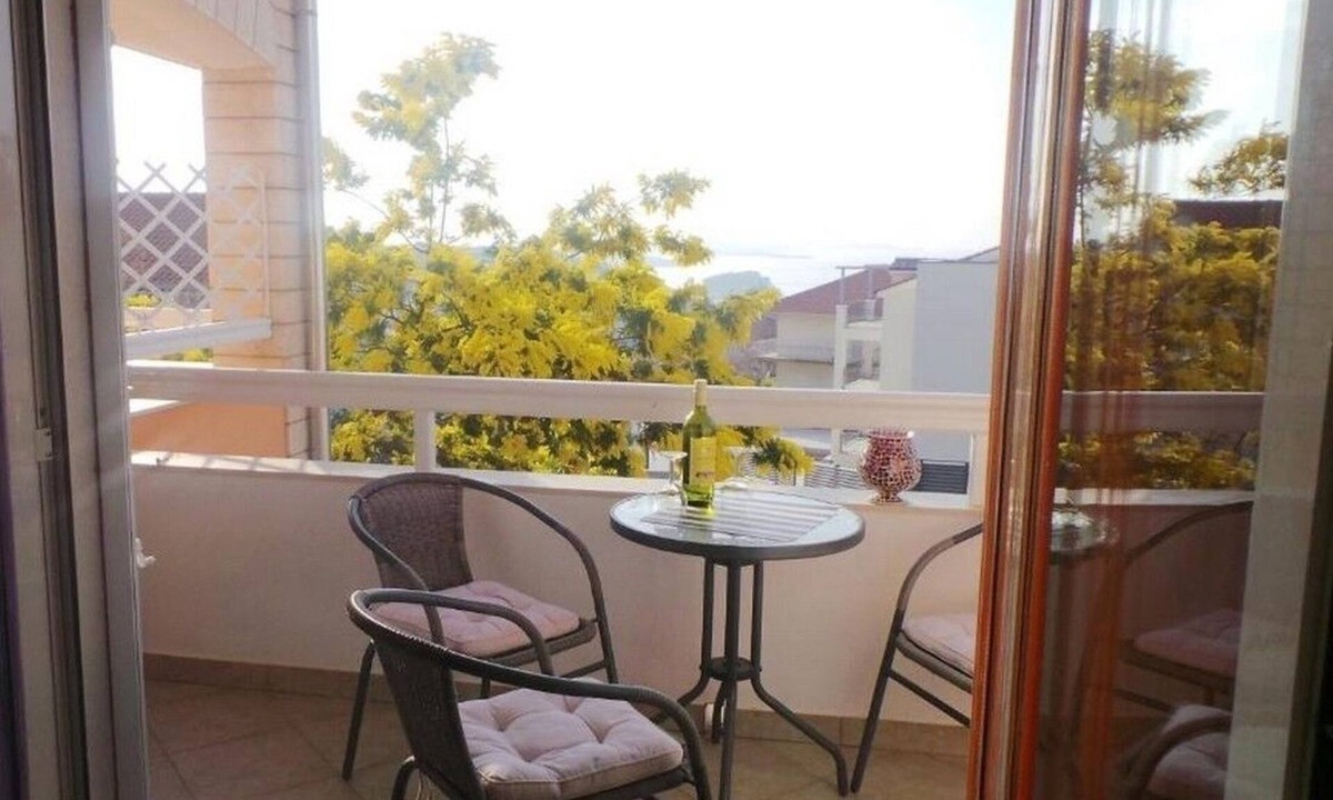 Krizna luka Apartment | One bedroom apartment with hot tub Hvar (A-21877-b)