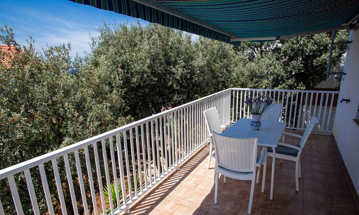 Mandre Apartment | One bedroom apartment with terrace Mandre, Pag (A-4059-a)