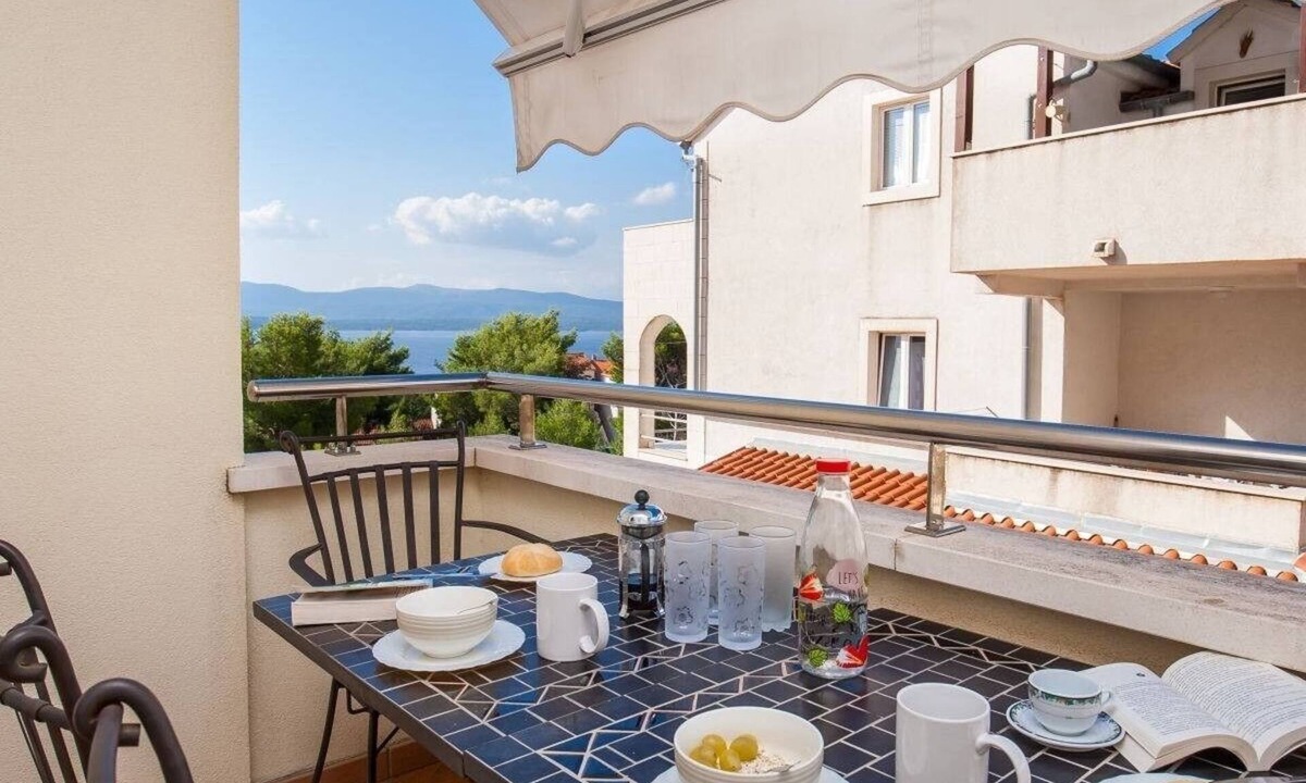 Bol Apartment | One bedroom apartment with balcony and sea view Bol, Brač (A-23375-a)