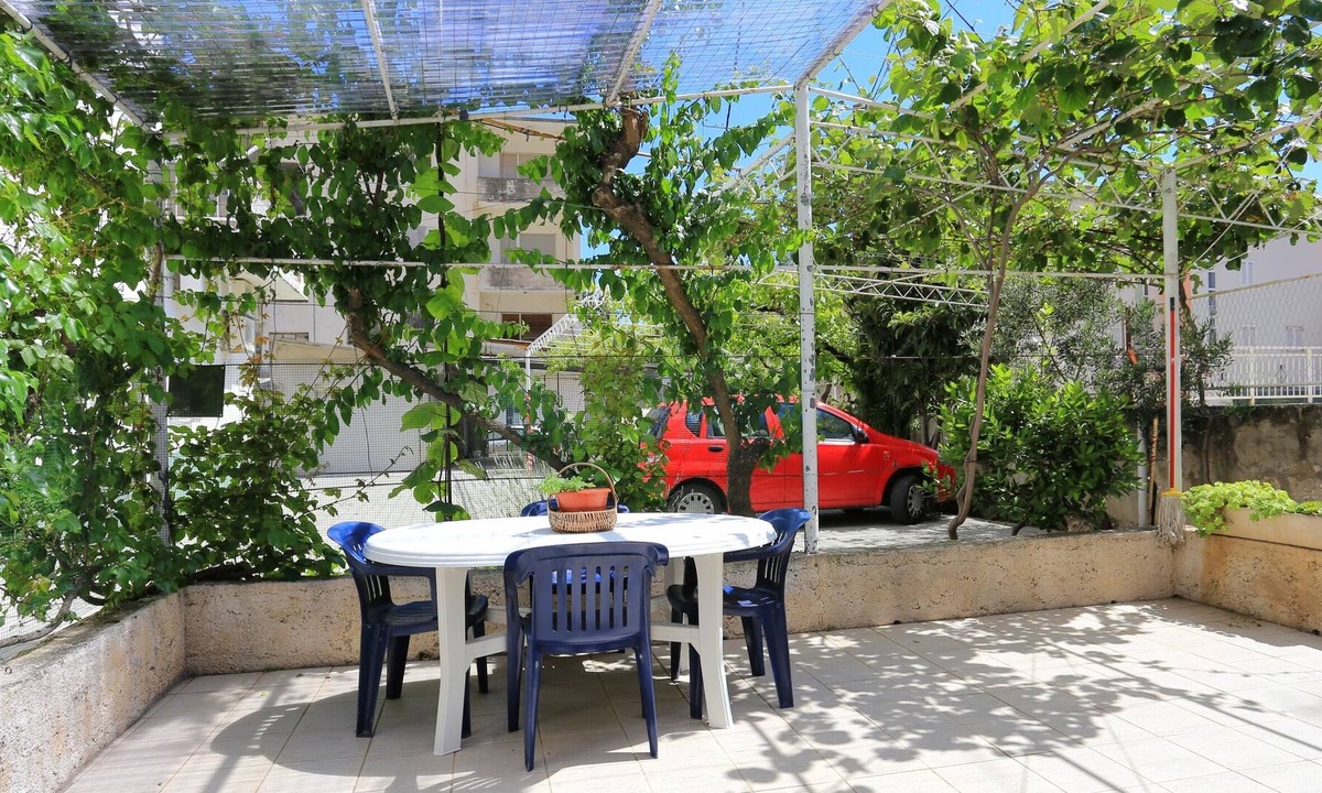 Omis Apartment | One bedroom apartment with terrace Omiš (A-2738-d)