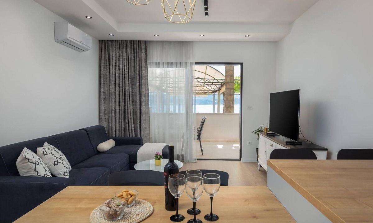 Stanici Apartment | One bedroom apartment with air-conditioning Stanići, Omiš (A-2819-b)