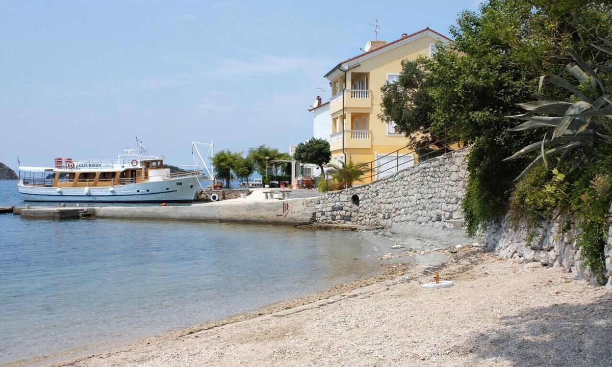 Supetarska Draga Apartment | One bedroom apartment with balcony and sea view Supetarska Draga - Gornja, Rab (A-13645-c)