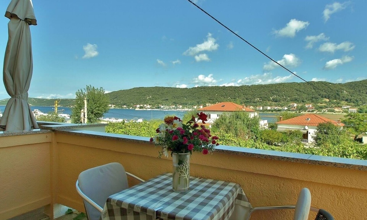 Supetarska Draga Apartment | One bedroom apartment with balcony and sea view Supetarska Draga - Donja, Rab (A-4954-c)