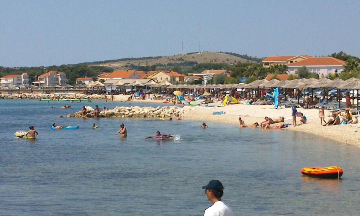 Vir Apartment | One bedroom apartment with terrace and sea view Vir - Torovi - Vir - Pedinka, Vir (A-294-f)