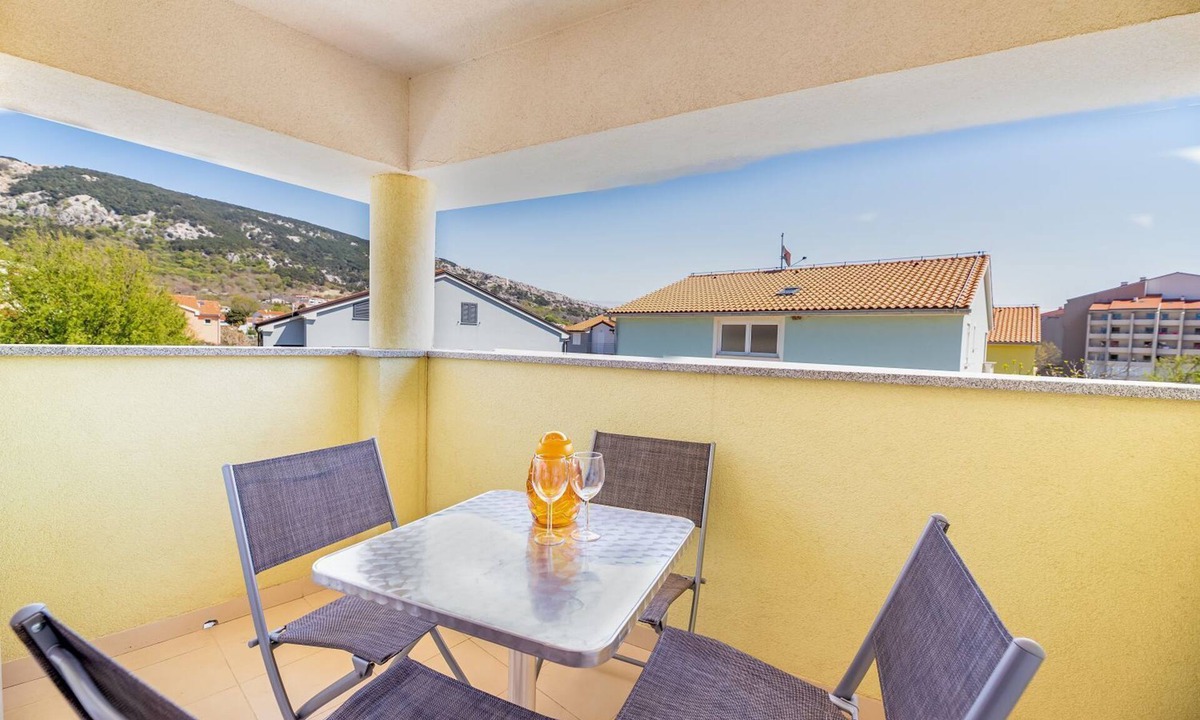 Jurandvor Apartment | Only 350 metres to the pebble beach