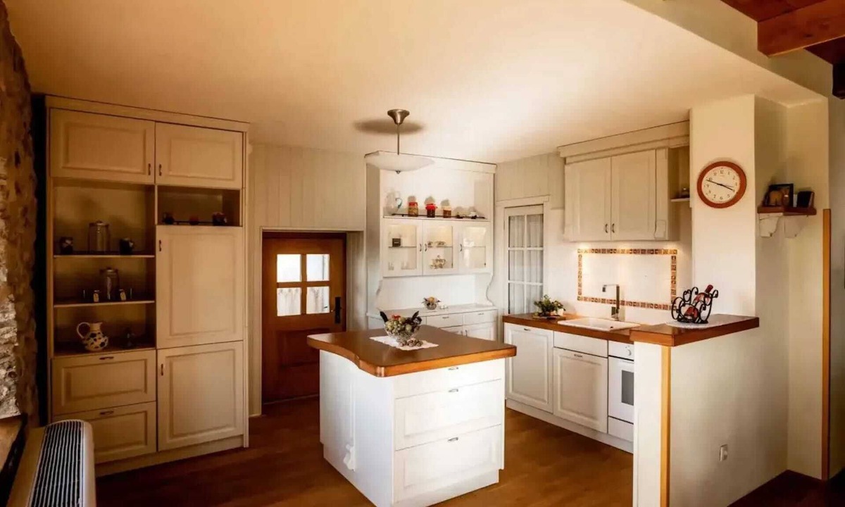 Sezana Villa | Opulent Villa with Sauna in the Heart of Karst