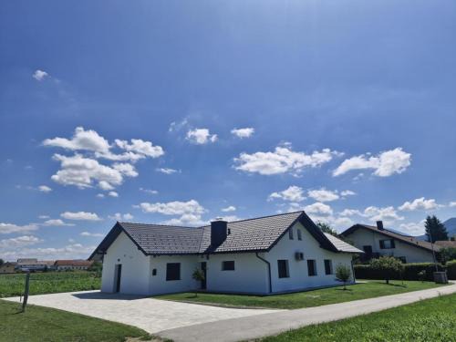 Sempeter v Savinjski Dolini House | Orange house Šempeter
