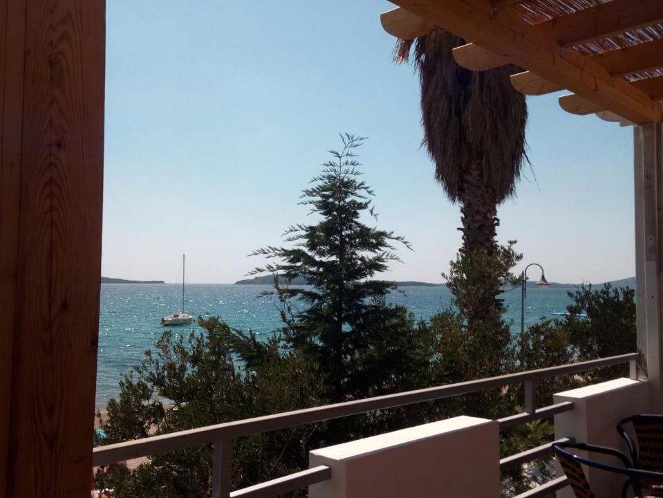 Zaboric Apartment | 'Pebble' - Beach Apartment, Žaborić