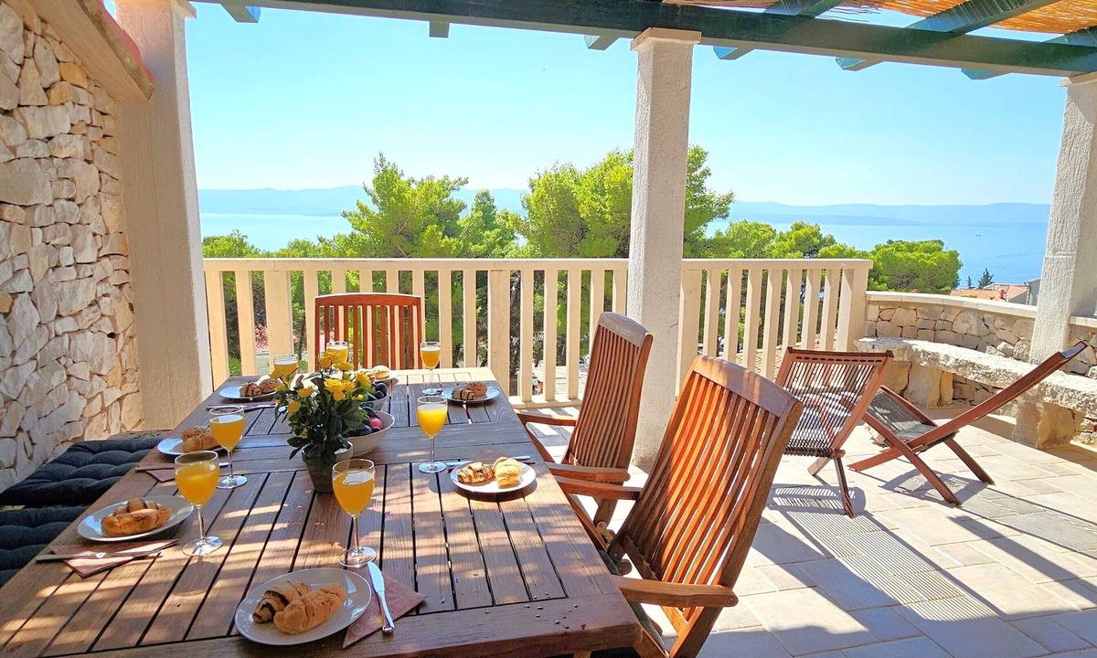 Bol Apartment | Penthouse Apartment with Stunning Sea Views, 150m to Beach, in Quiet Area