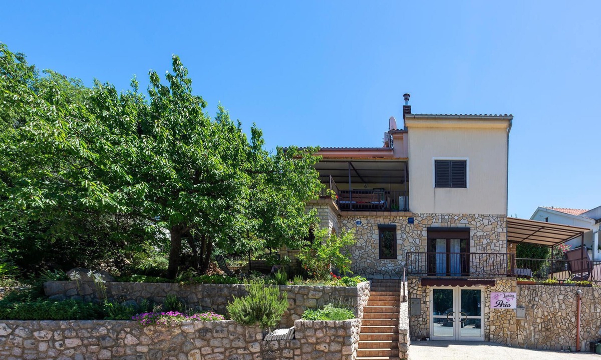 Njivice Apartment | Pet friendly apartment in Njivice with WiFi