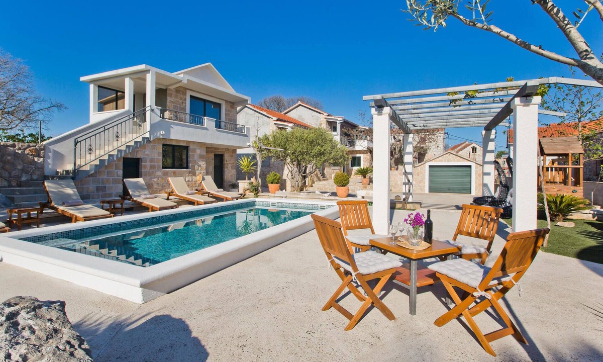 Bogomolje House | Pet friendly home in Bogomolje