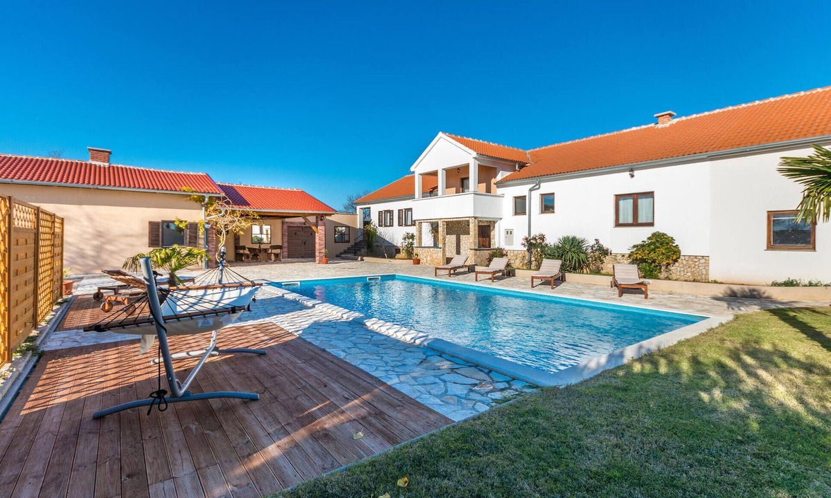 Benkovac House | Pet friendly home in Miranje
