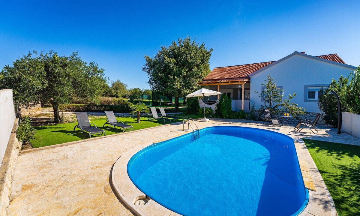 Rastevic House | Pet-friendly home near Lake Vrana