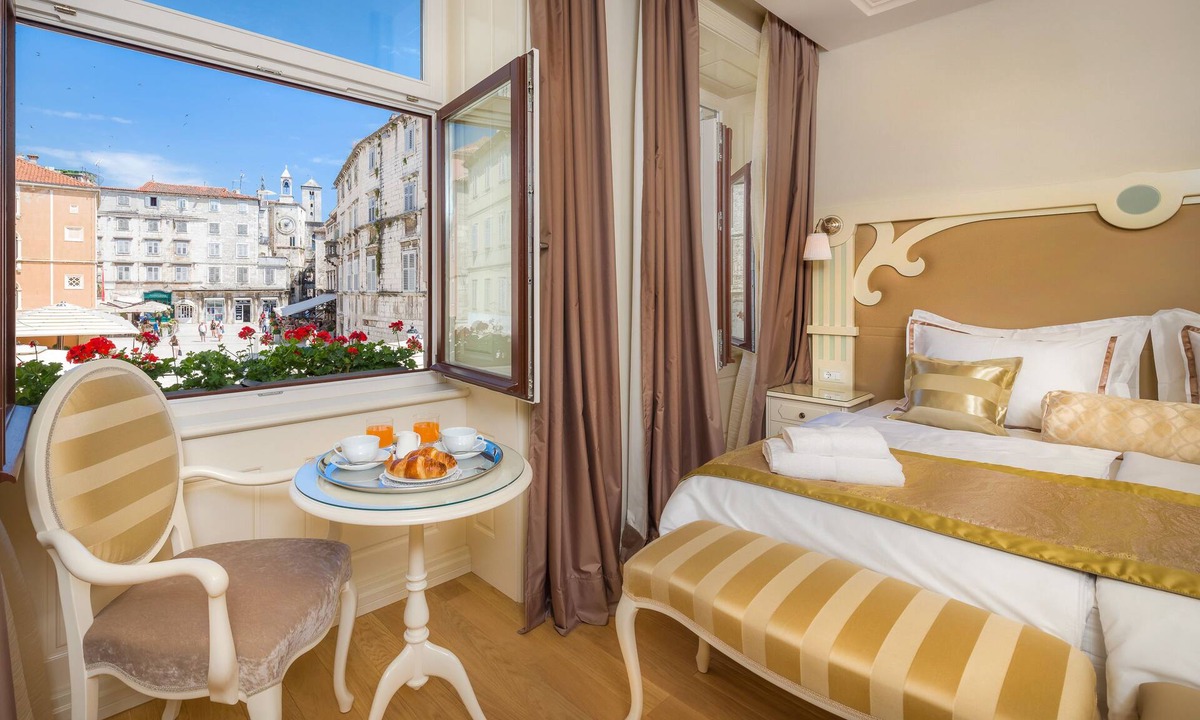 Old Town Hotel | Piazza Heritage Hotel