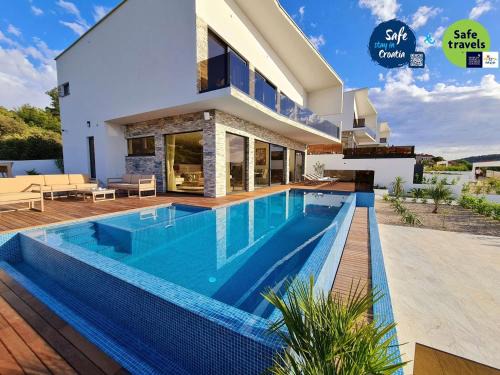 Razanj Villa | Platinum villa with heated pool, jacuzzi and sauna by the sea in Rogoznica
