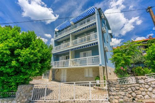 Crikvenica Apartment | PODVEZANEC