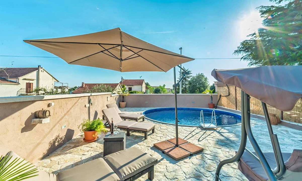 Pakostane Apartment | Pool apartment Bakija 1