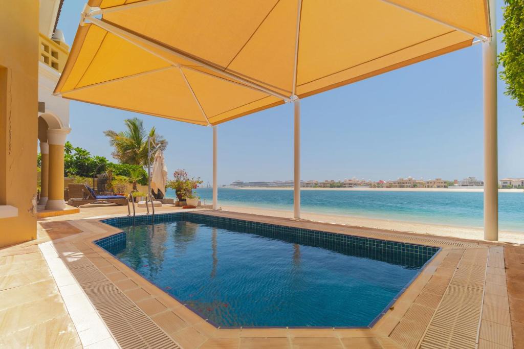 Palm Jumeirah Villa | Private Pool & Direct Beach Access-4BDR Villa