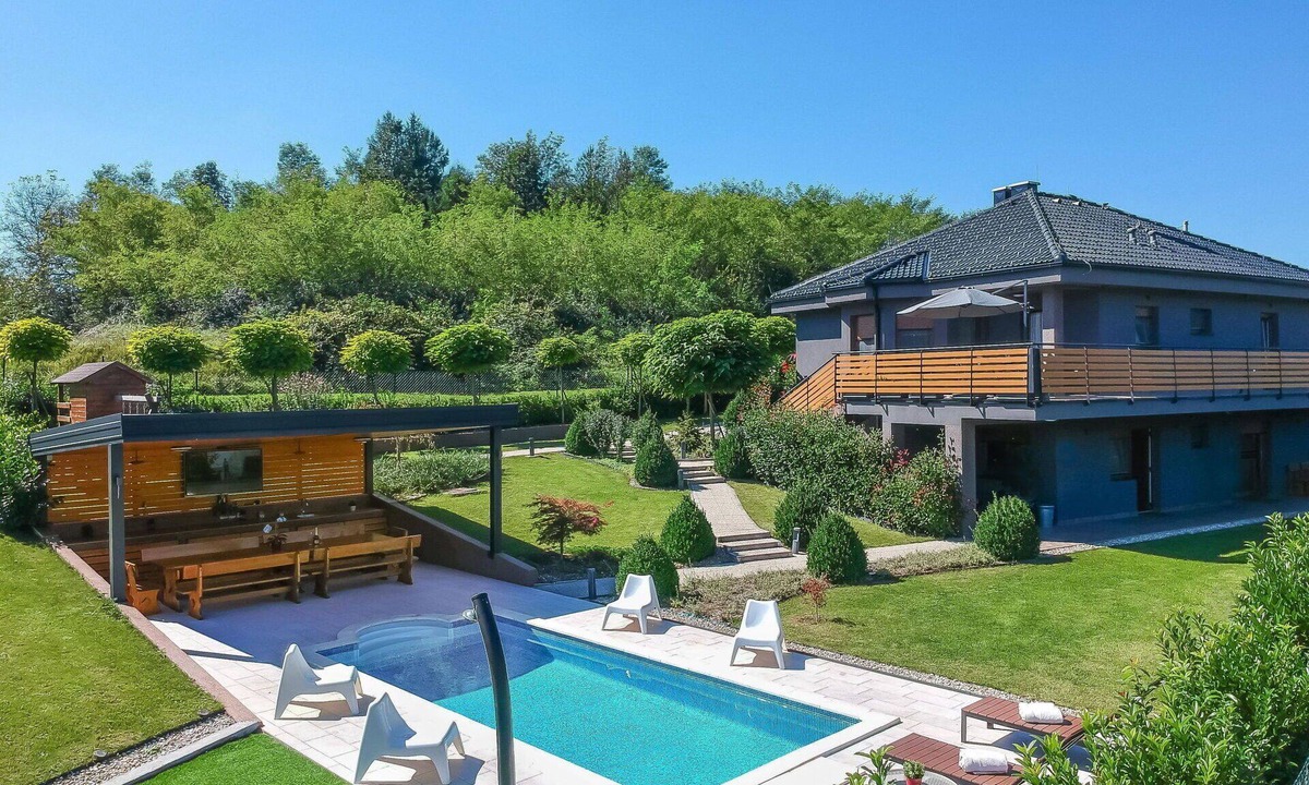 Bosiljevo House | Private Villa with A/C, WIFI, hot tub, private pool, TV, terrace, pets allowed, panoramic view