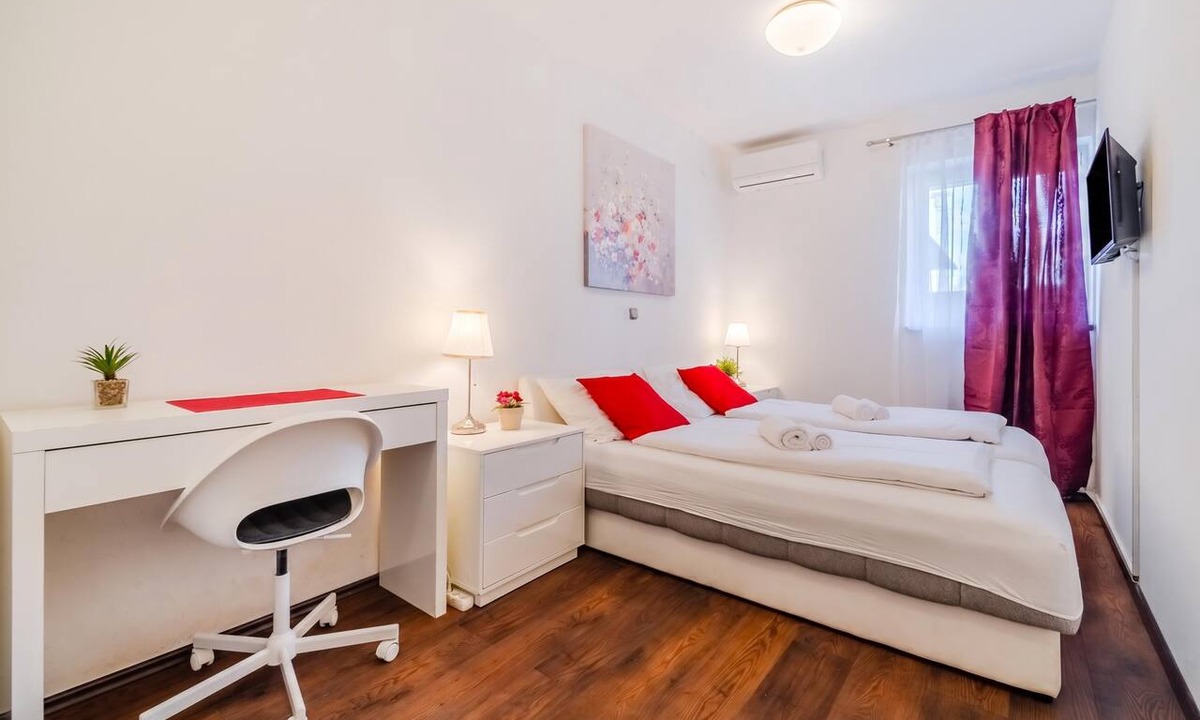 Zagreb Apartment | Red Vibe Studio Central 1, Zagreb, Croatia