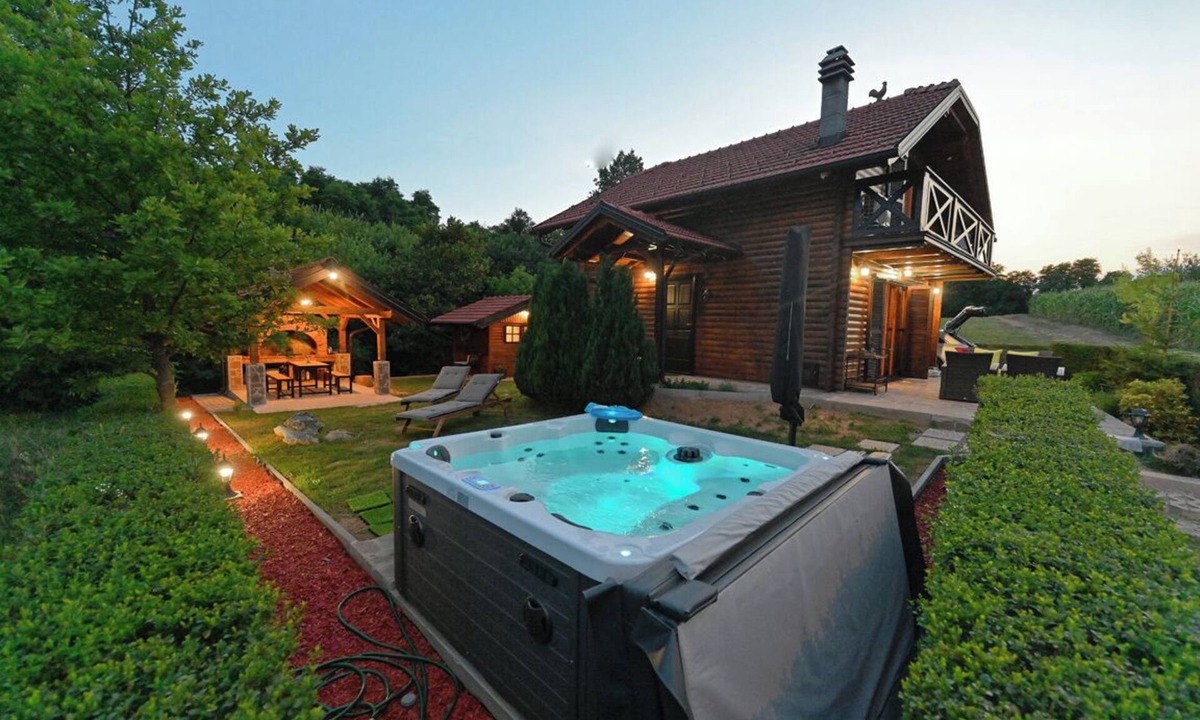 Duga Resa House | Relax by the Mrežnica River with jacuzzi, sauna and forest view