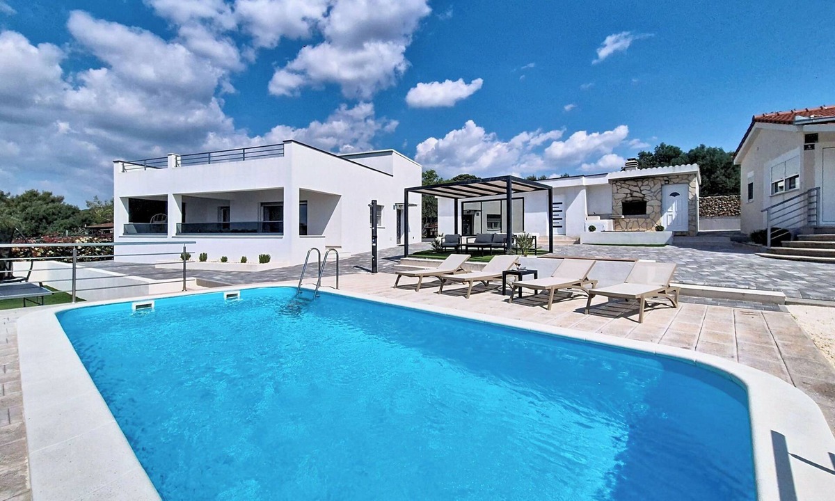 Okrug Gornji House | Ria with heated pool by Interhome