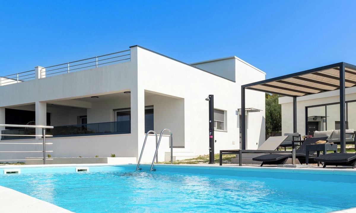 Okrug Gornji House | Ria with heated pool by Interhome