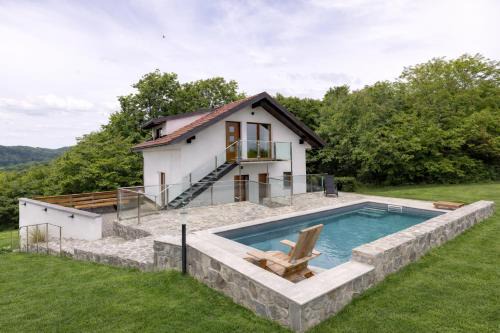 Bizeljsko Apartment | Roland House with Pool & Winery