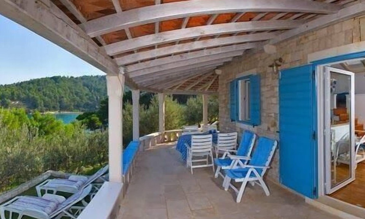 Postira House | Romantic traditional stone house in first row to the beach - Robinson Tourism at its best