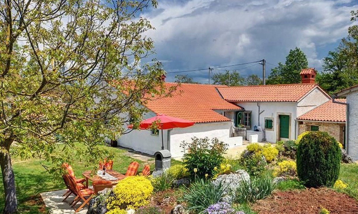 Gracisce House | Romantische Villa mit weitläufigem Garten by Interhome