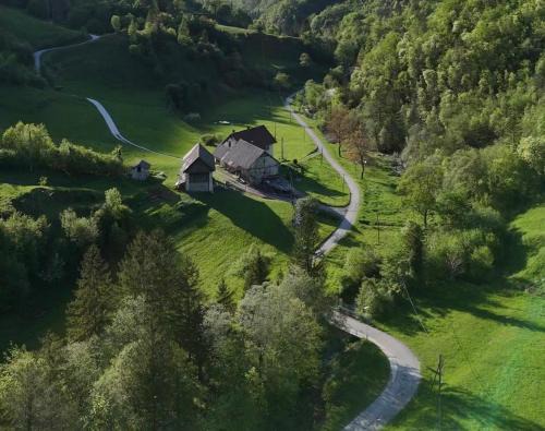 Tolmin House | Room Pstina