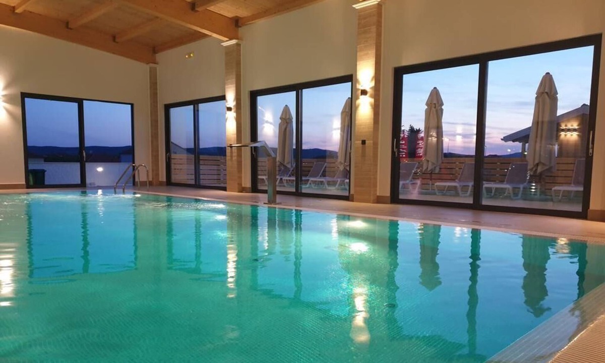 Sveti Filip i Jakov Apartment | Rubinić A1, 200m to the beach, indoor heated pool, 4 people, free WiFi, parking