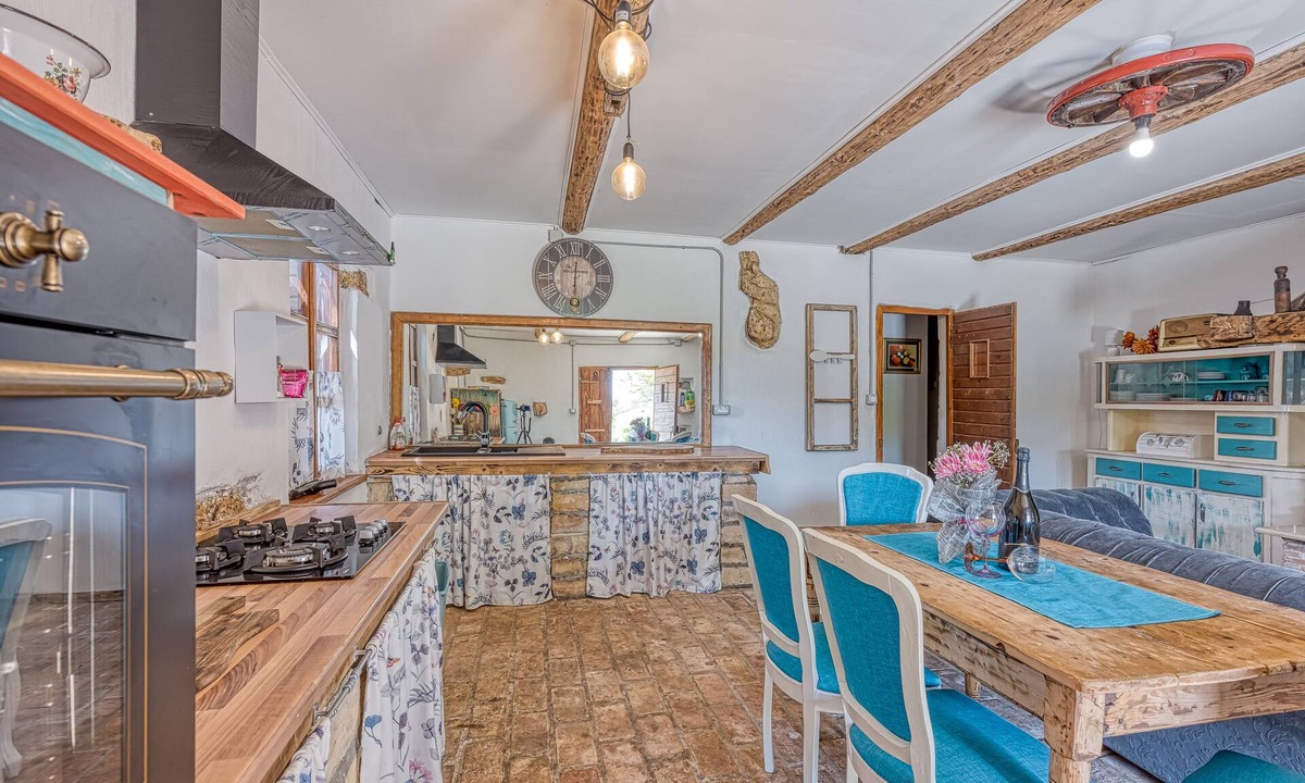 Heki House | Rustic Home Izabel with Pool, Pazin, Croatia