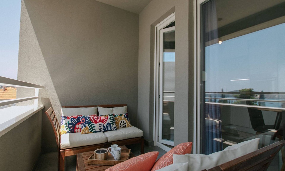 Seget Donji Apartment | Scenic Sea View Apartment Trogir