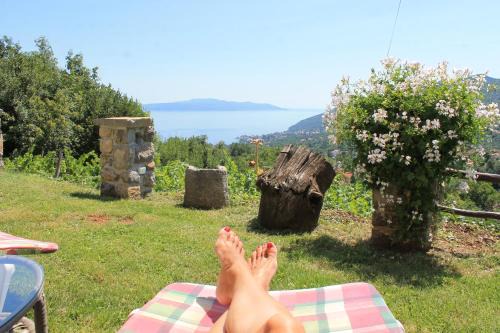 Veprinac Apartment | Sea View Apartment with Garden near Opatija